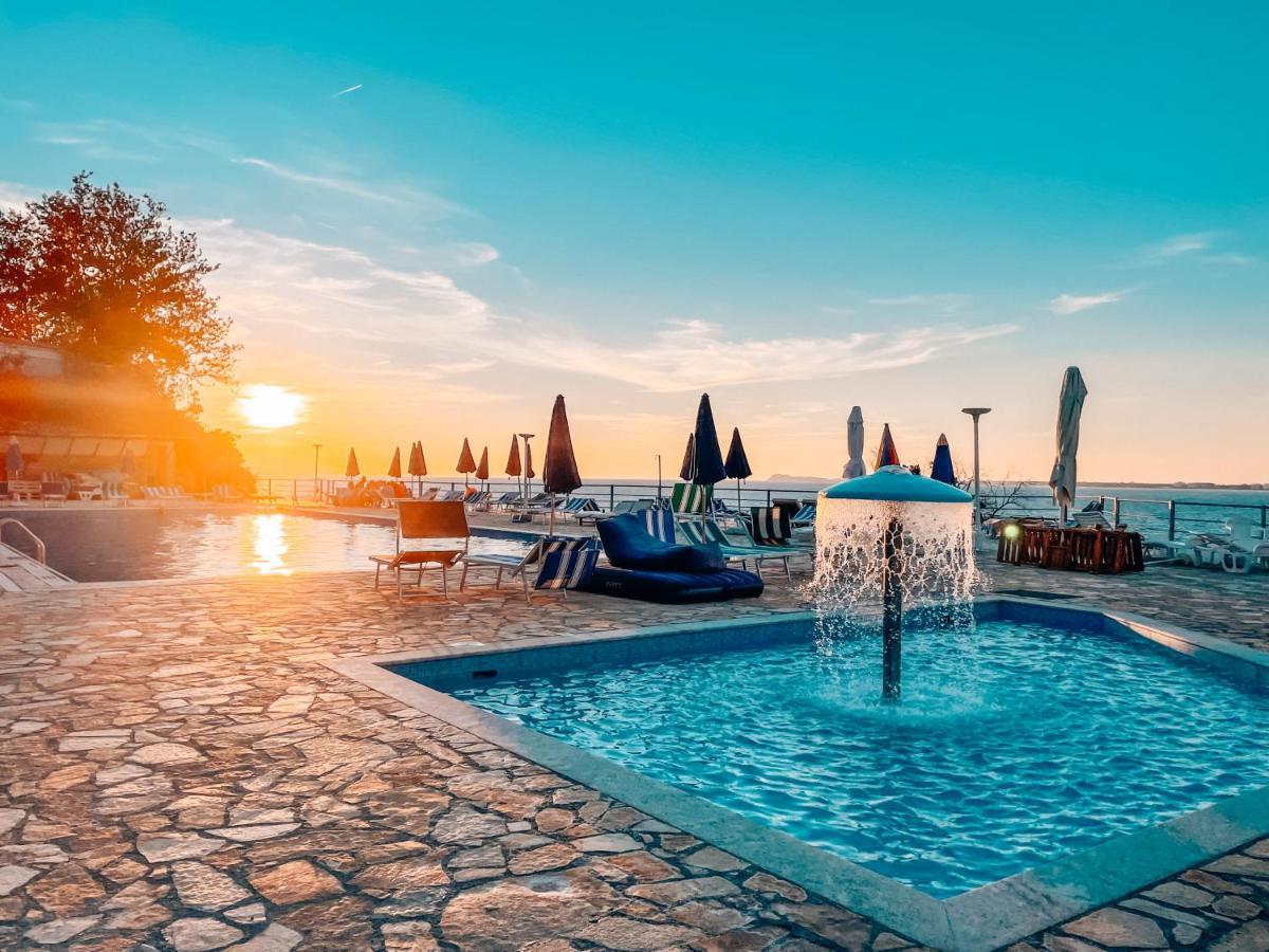 Aqua Holiday Apartments Vlorë Buitenkant foto