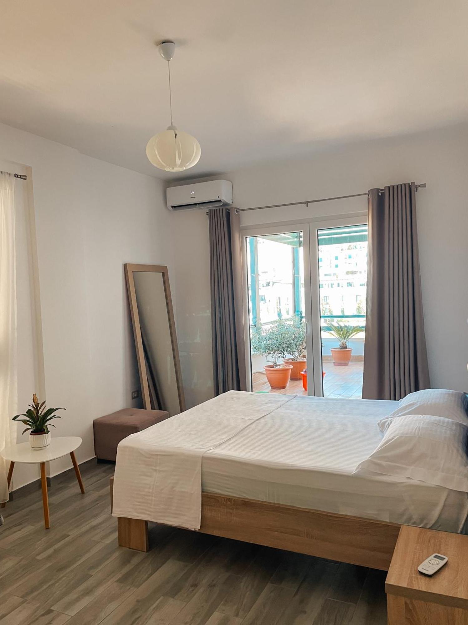 Aqua Holiday Apartments Vlorë Buitenkant foto