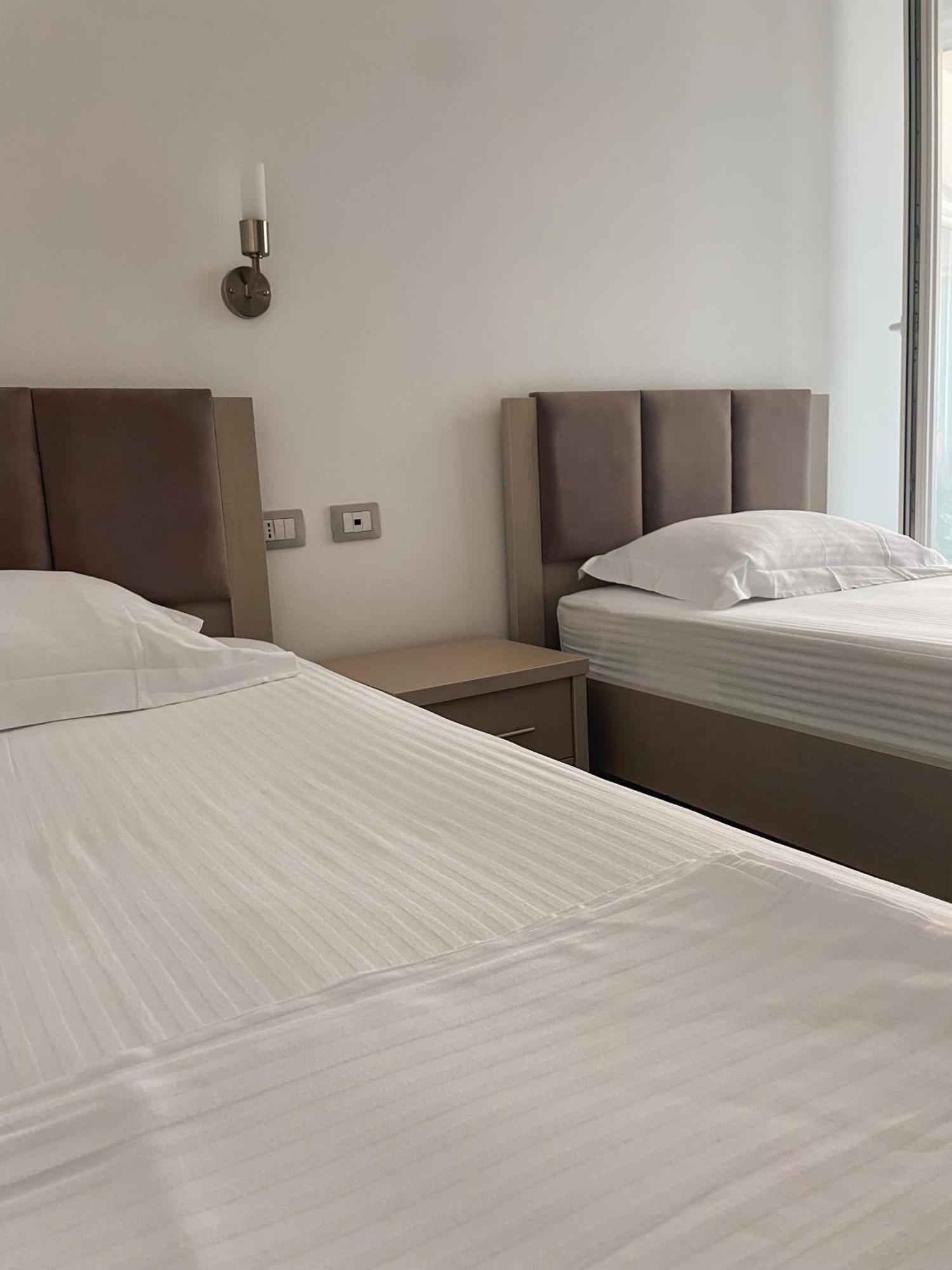 Aqua Holiday Apartments Vlorë Buitenkant foto