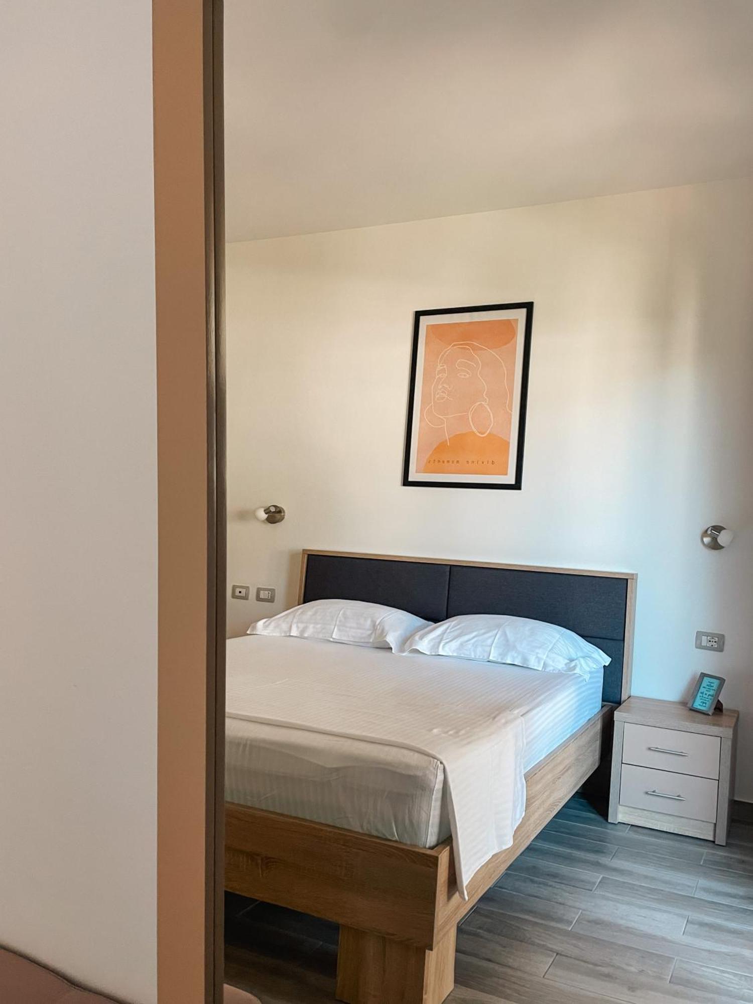 Aqua Holiday Apartments Vlorë Buitenkant foto